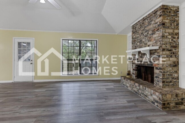 Building Photo - 4231 Tara Dr N