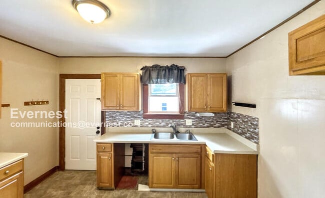 Building Photo - 663 S Burgess Ave