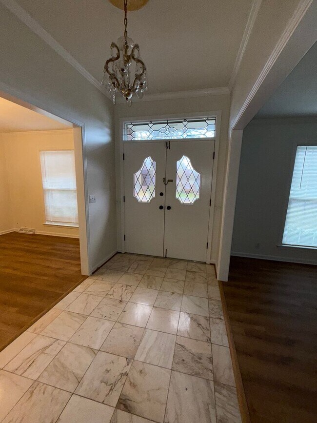 Building Photo - Ranch Style Living in Brentwood