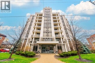 Building Photo - 90 Charlton Ave W