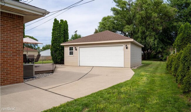 Building Photo - 3 br, 1 bath House - 3413 Applewood Ave