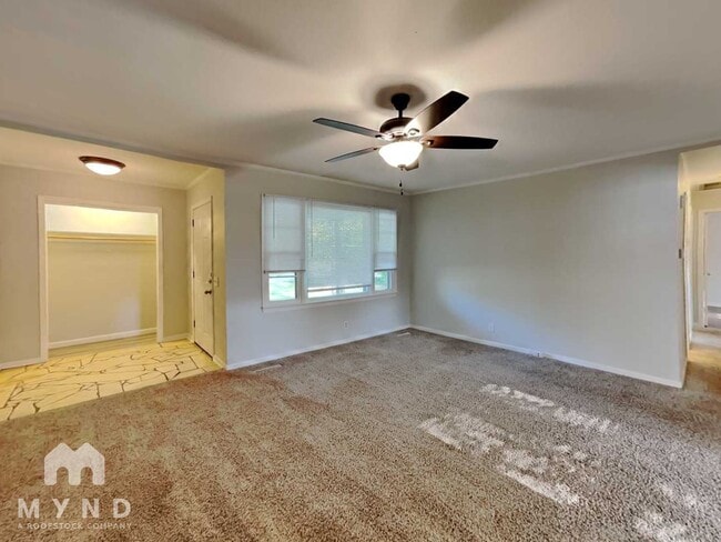 Foto del edificio - 1966 S Mayfair Ave