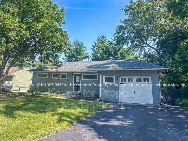 Building Photo - 211 SW McClendon Dr