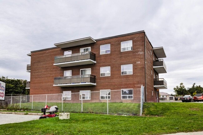 Building Photo - 506 Danforth Rd