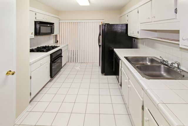 Building Photo - Orlando - 3 Bedrooms 2 Bathrooms - 1395.00