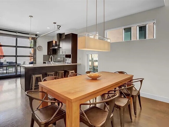 Foto del edificio - 2713 Grove St