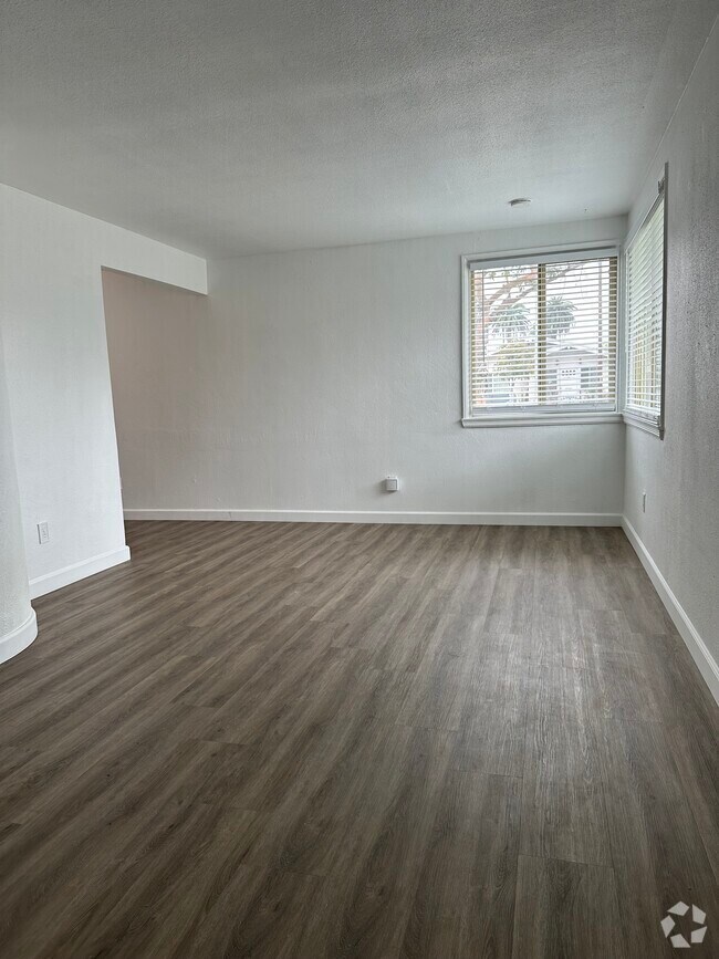 Building Photo - 1331 Ximeno Ave