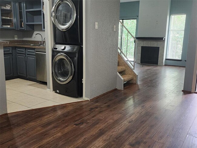 Foto del edificio - 10811 Richmond Ave.