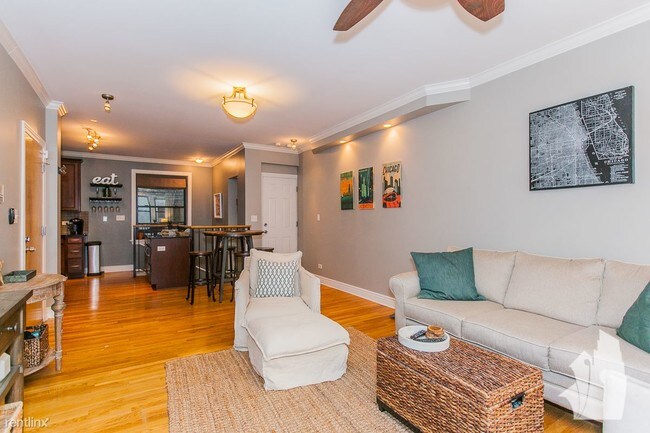 Building Photo - 2 br, 1 bath Apartment - 552 W Deming Pl 1
