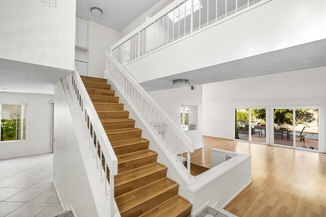 Building Photo - 24681 Creekview Dr