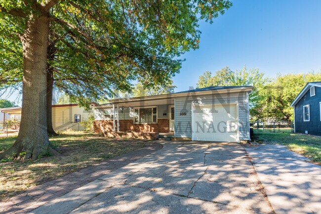 Foto del edificio - 169 Western Ave