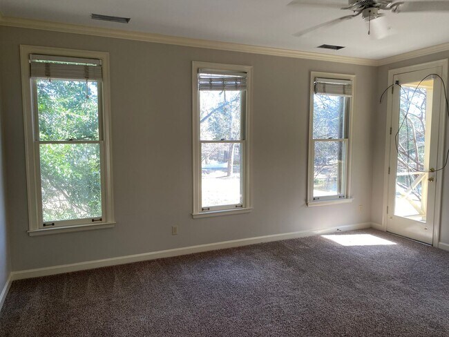 Foto del edificio - Great Location, close to Everything Harbor Town. Overlooks pond Beautiful view!  Pets allowed wit...