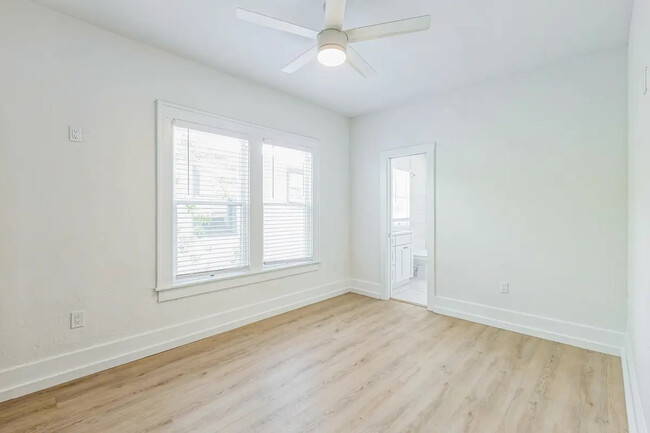 Foto del edificio - 2916-2918 W Bay Vista Ave