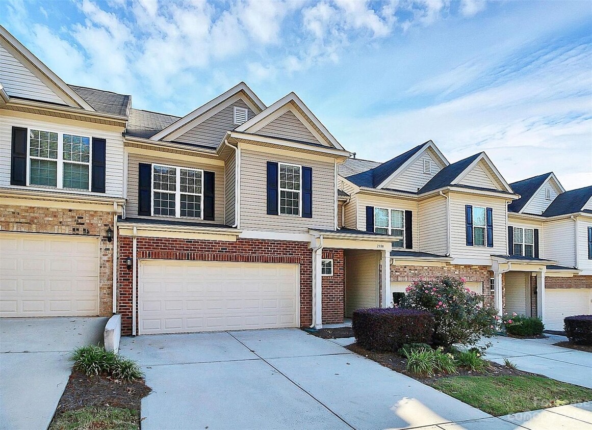 Primary Photo - Cute three-bedroom townhome!