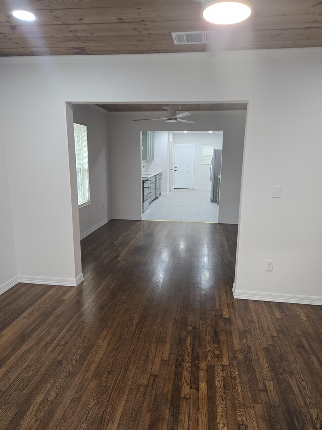 Building Photo - 415 N 23rd St