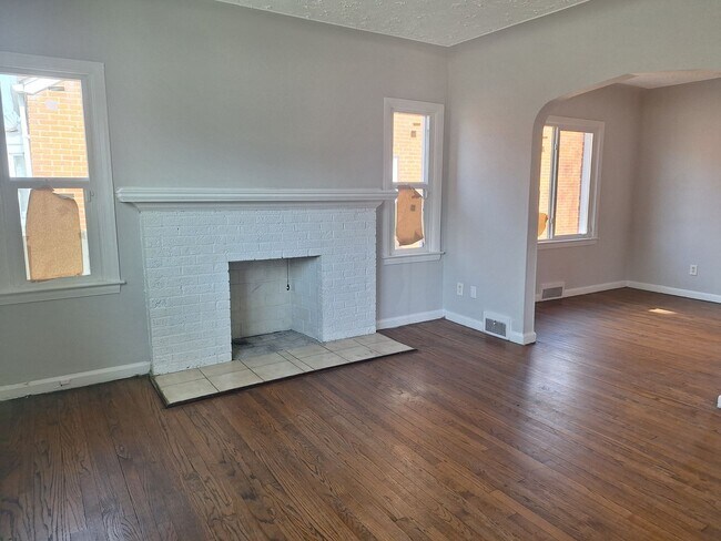 Foto del edificio - Charming 4 bedroom bungalow freshly updated