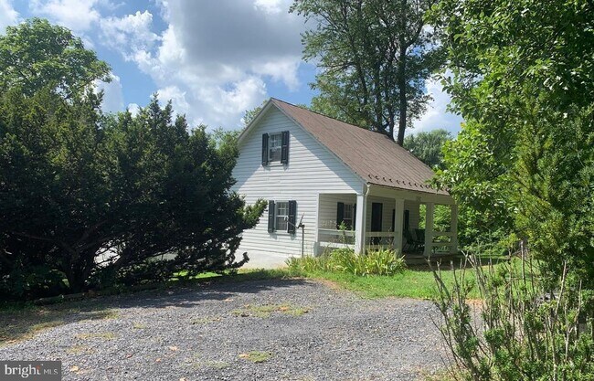 Building Photo - 21927 Foxcroft Rd