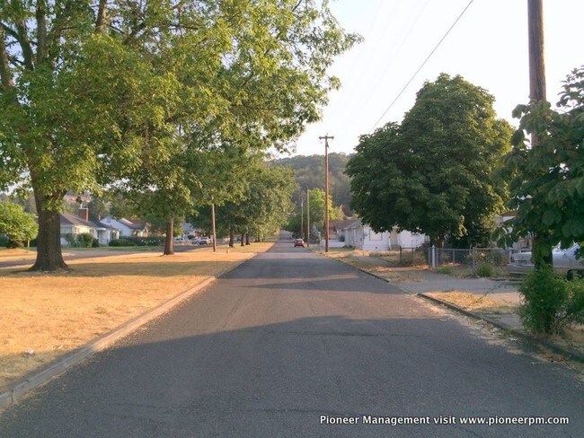 Foto del edificio - 4 br, 1 bath House - 545 NE Jackson St