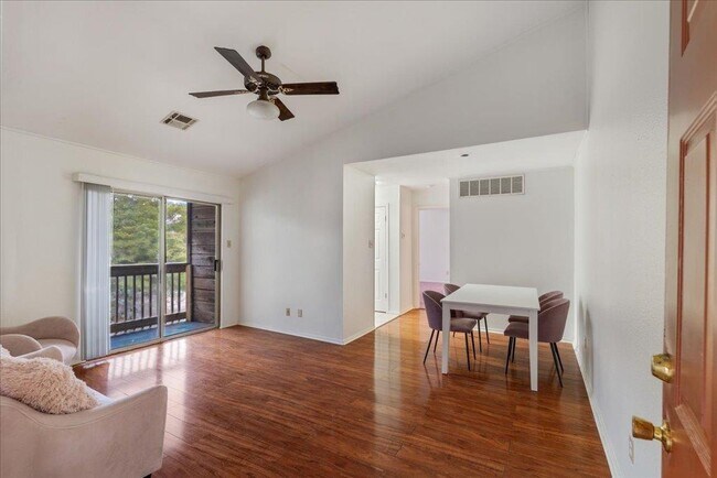 Foto del edificio - 6903 Deatonhill Dr