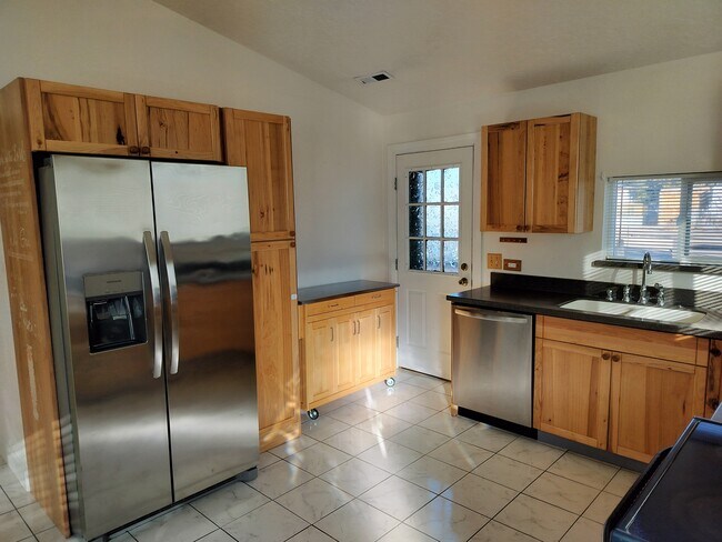 Foto del edificio - 800 S 3rd W St