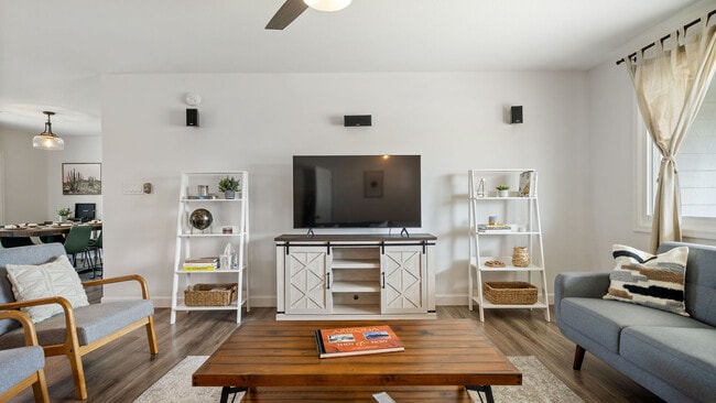 Foto del edificio - 8035 E Earll Dr