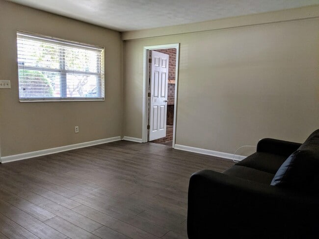 Foto del edificio - 806 Essex Dr