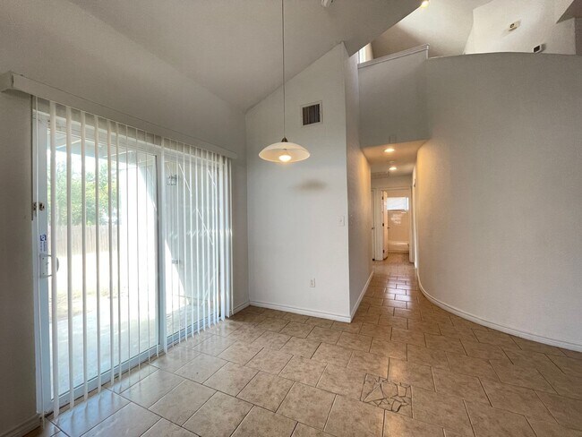 Foto del edificio - 3-Bedroom House on 1/2 an Acre for Rent in Killeen