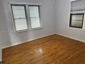 Building Photo - 720 N 26th Ave