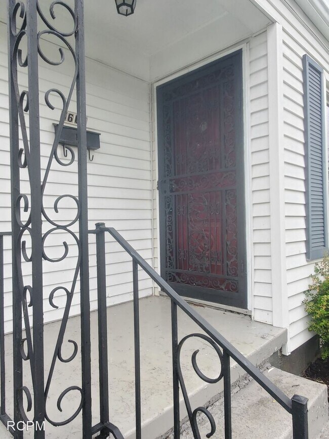 Foto del edificio - 2 br, 1 bath House - 3605 6th Ave