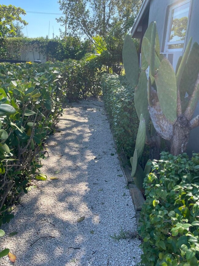 Foto del edificio - 301 Melody Ln