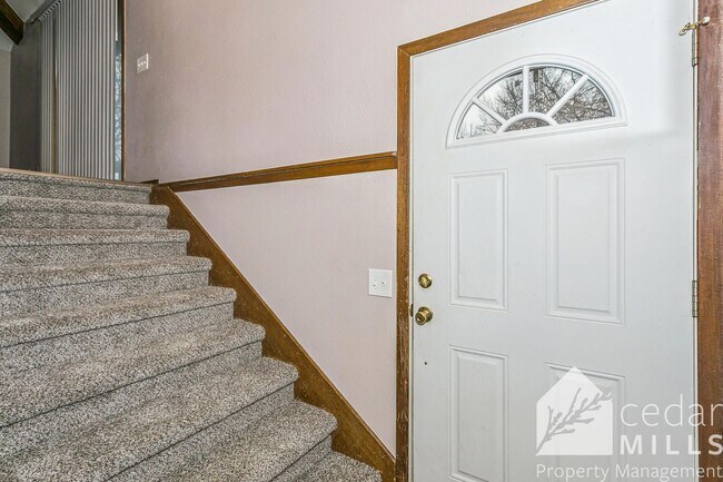 Building Photo - UPDATED 2 bedroom condo near Maize and Pawnee-Short Term Lease Option!