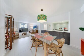 Building Photo - 1621 Collins Ave