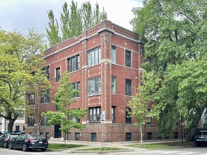Building Photo - 1636 W Roscoe St
