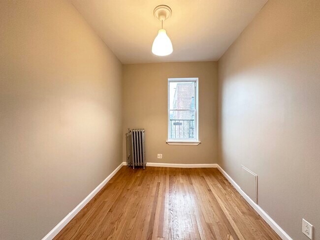 Building Photo - 160 Vroom St