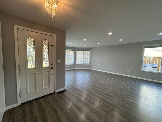 Foto del edificio - AVAILABLE NOW!! 3bd/2ba FANTASTIC Dead End...