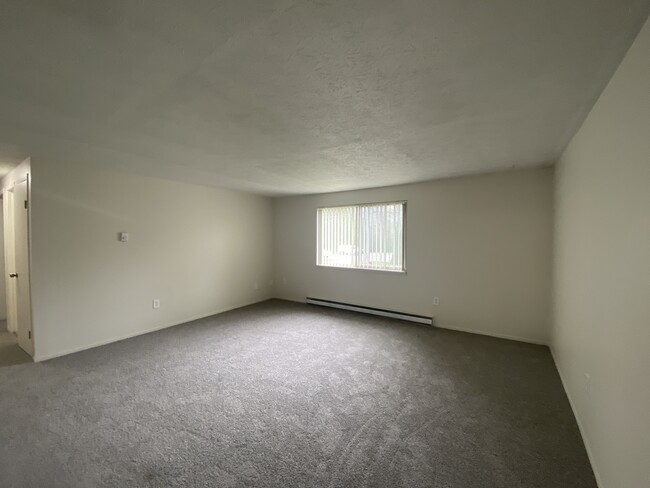 Building Photo - 6733 Creekside Dr