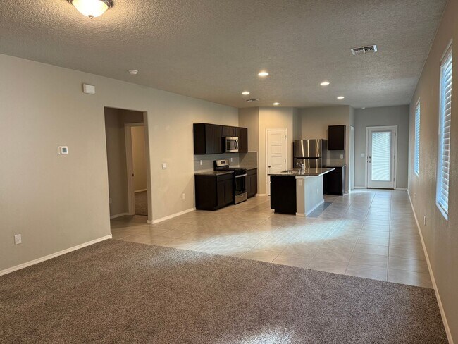 Building Photo - 4 bed 2 Bath Rio Rancho