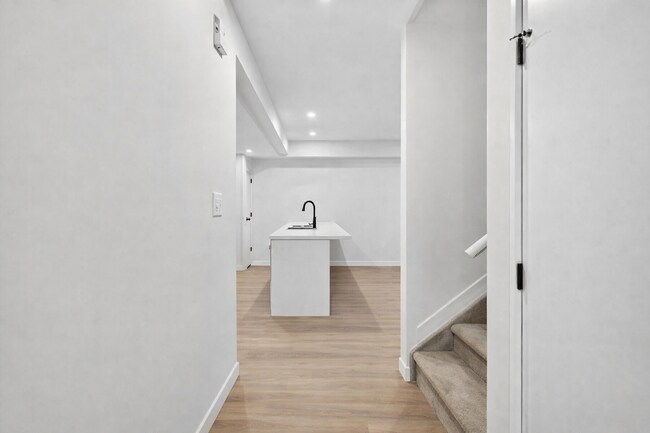 Photo du bâtiment - 10314-10147 147 St NW