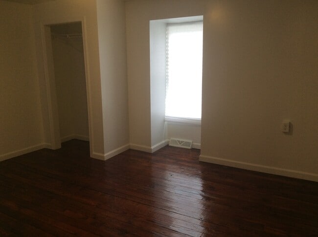 Building Photo - 3 Bedroom Home-York City SD