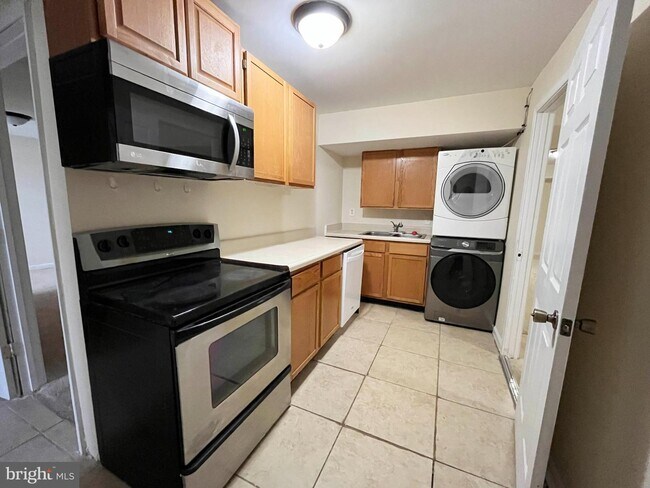 Foto del edificio - 75 Marblehead Rd