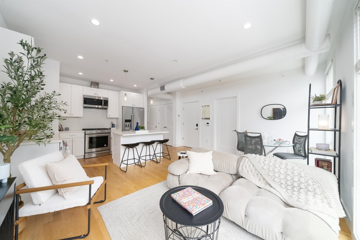 Primary Photo - 414 1st St