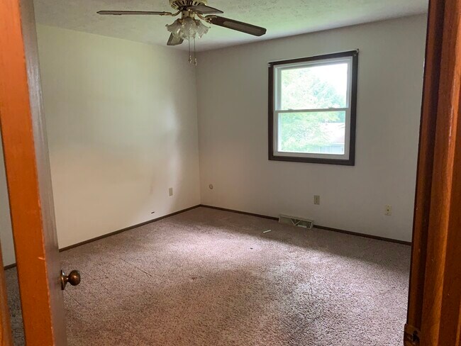 Bedroom - 7625 Stuhldreher St NW