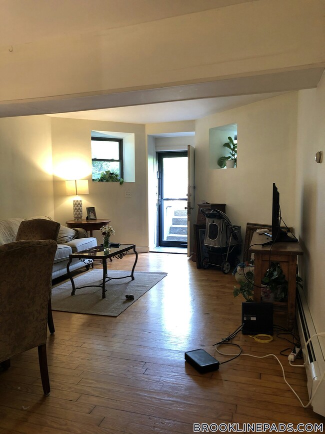 Building Photo - 1728 Beacon St