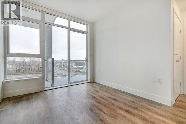 Building Photo - 3581 E Kent Avenue N