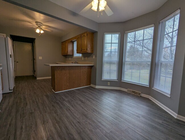 Building Photo - 2017 Oriole Dr