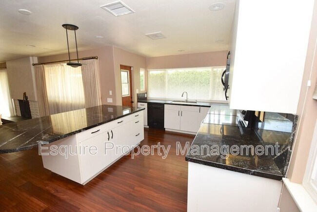 Building Photo - 1335 Lawrence Way