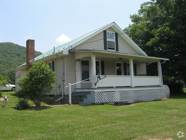 Country Bungalow - 6355 Quartz Ln