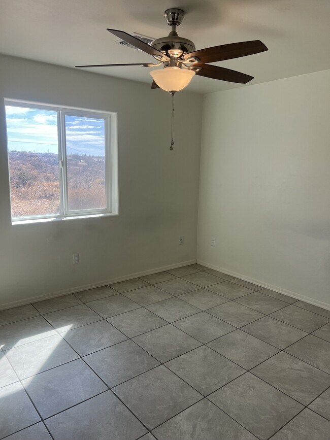 Building Photo - 1176 Menta Ct