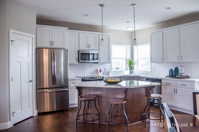 Foto del edificio - 5310 95th Ln N