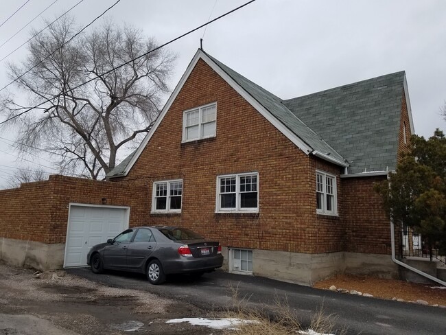 Garage and Driveway - 426 W Benton St